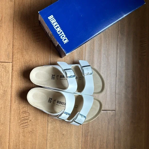 Brand new White Arizona Birko-Flor Birkenstocks